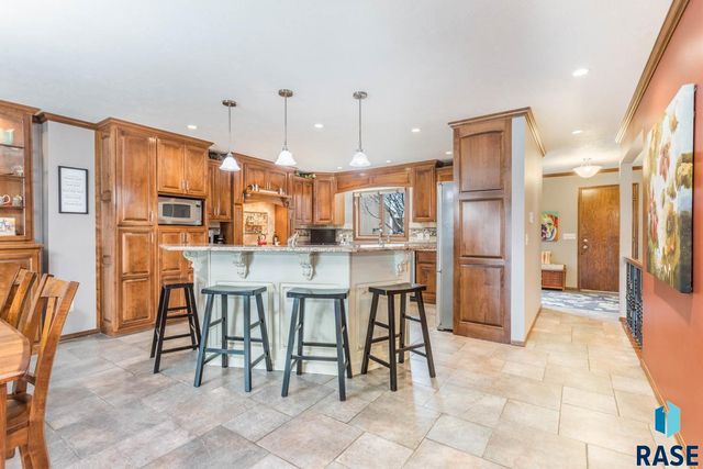 1445 S Westward Ho Pl Place, Sioux Falls, SD 57104