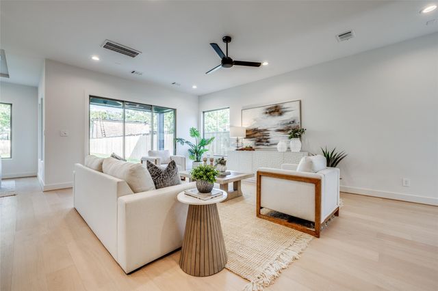 7512 Shadyvilla Lane, Houston, TX 77055