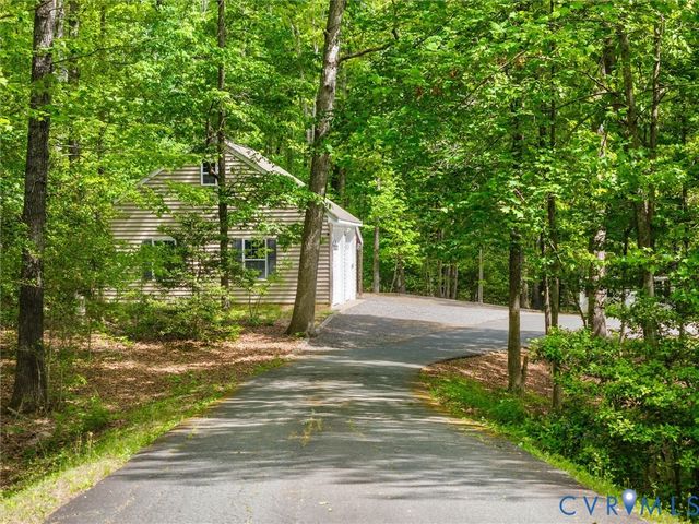 2505 Crest Hollow Ct, Goochland, VA 23063