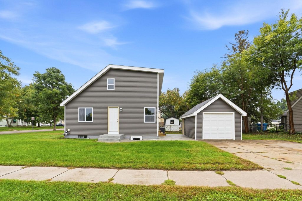 4533 Welcome Avenue N, Crystal, MN 55422 — photo 5