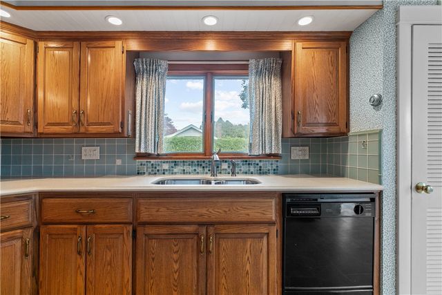 64 Kenyon Road, Tiverton, RI 02878