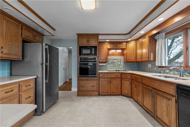 64 Kenyon Road, Tiverton, RI 02878