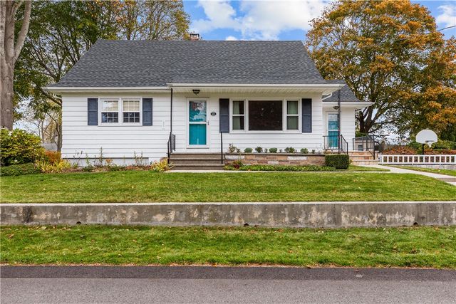 64 Kenyon Road, Tiverton, RI 02878