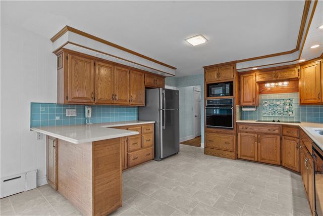 64 Kenyon Road, Tiverton, RI 02878