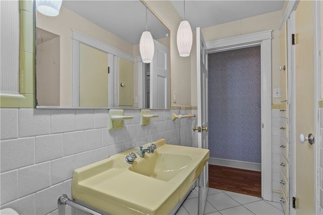 64 Kenyon Road, Tiverton, RI 02878