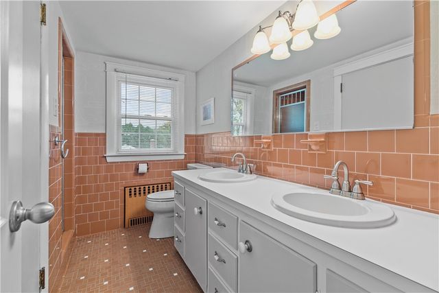 64 Kenyon Road, Tiverton, RI 02878