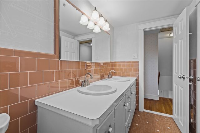 64 Kenyon Road, Tiverton, RI 02878