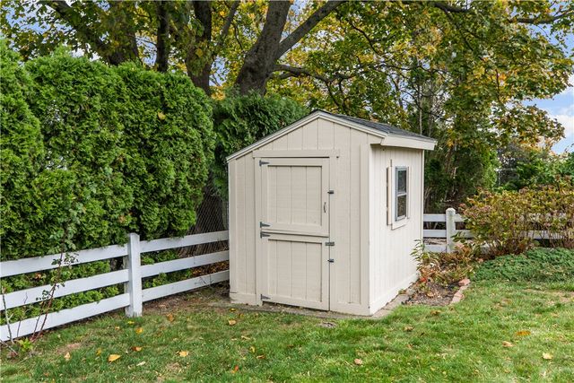 64 Kenyon Road, Tiverton, RI 02878