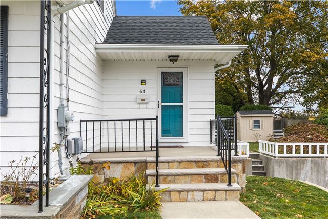 64 Kenyon Road, Tiverton, RI 02878