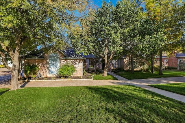 3102 Hillside Drive, Highland Village, TX 75077