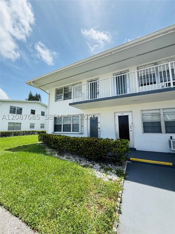 21 Windsor B 21, West Palm Beach, FL 33417