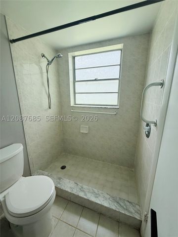 21 Windsor B 21, West Palm Beach, FL 33417