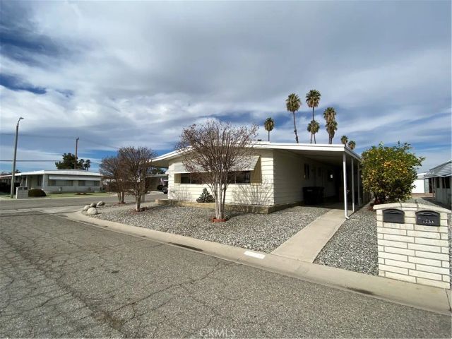 1760 San Benito, Hemet, CA 92545