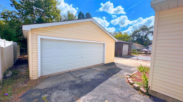 14039 S Claire Boulevard, Robbins, IL 60472