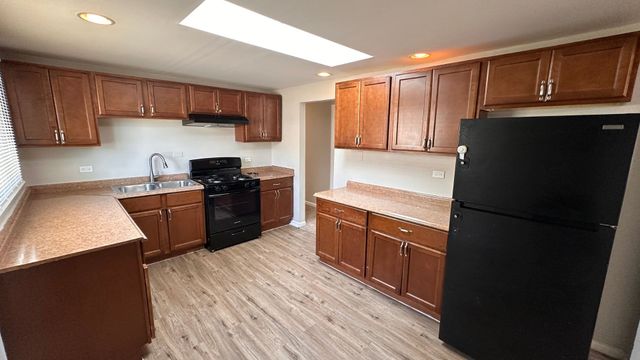 14039 S Claire Boulevard, Robbins, IL 60472