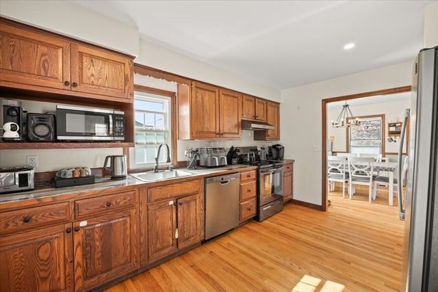 43 Tucker St, Fall River, MA 02724