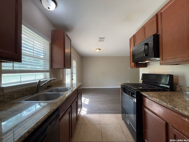 12005 Prairie Oak St, Live Oak, TX 78233