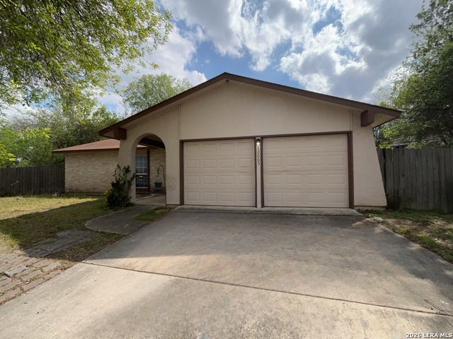 12005 Prairie Oak St, Live Oak, TX 78233