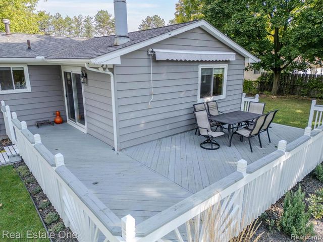 861 Seymour Lake Road, Oxford, MI 48371