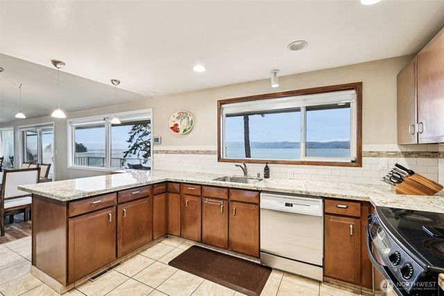 17340 Golden View Avenue, La Conner, WA 98257