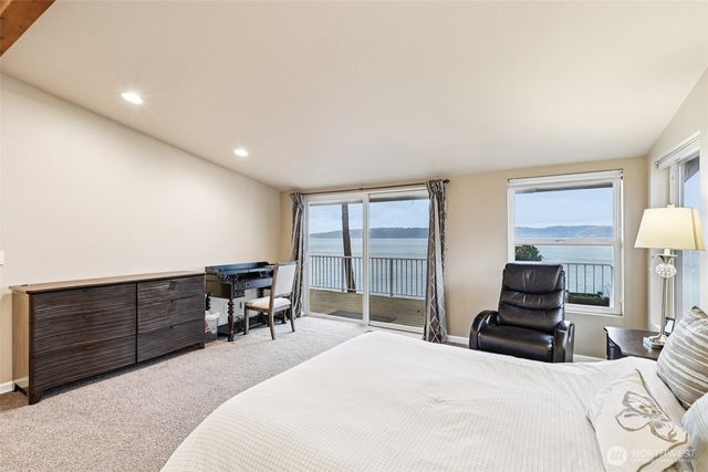 17340 Golden View Avenue, La Conner, WA 98257