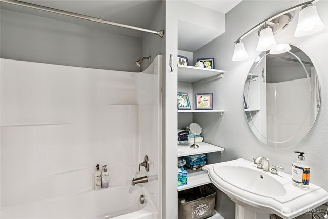 17340 Golden View Avenue, La Conner, WA 98257