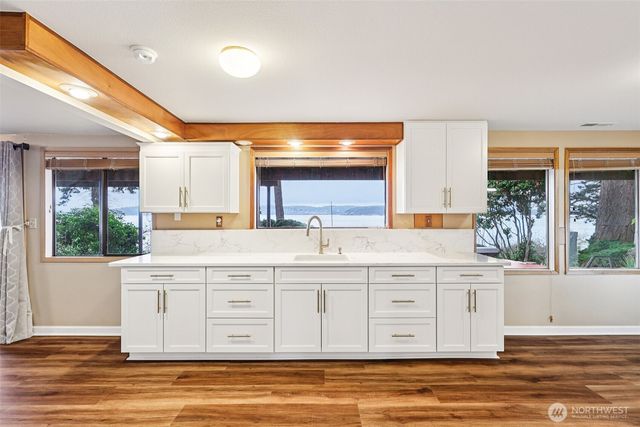 17340 Golden View Avenue, La Conner, WA 98257