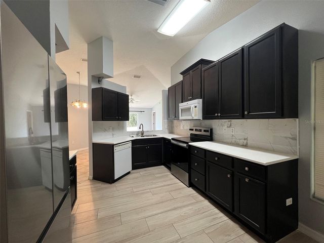 18169 SANDY POINTE DRIVE, Tampa, FL 33647