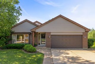 8407 Carriage Lane, Tinley Park, IL 60487