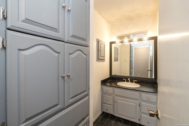 1212 donato, Poteet, TX 78065