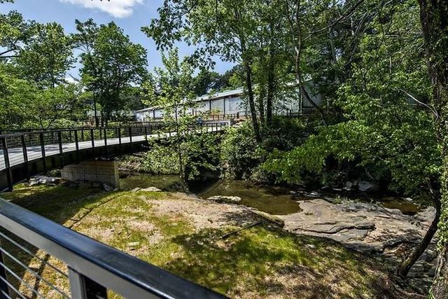 1339 Creek View Lane, Atlanta, GA 30318