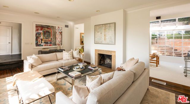 1455 Belfast Drive, Los Angeles, CA 90069