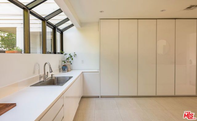 1455 Belfast Drive, Los Angeles, CA 90069