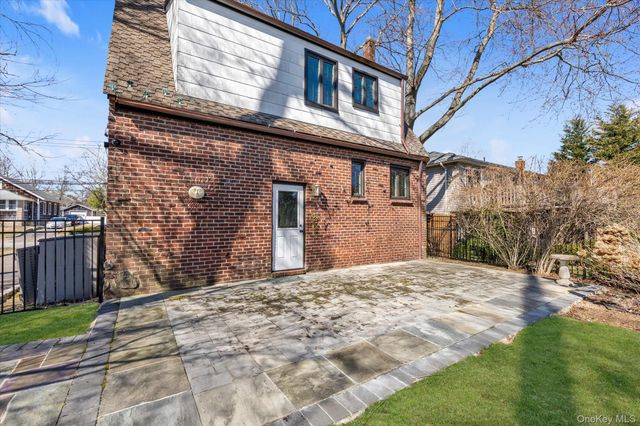 61 Livingston Avenue, Babylon, NY 11702