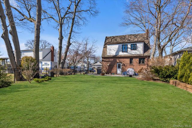 61 Livingston Avenue, Babylon, NY 11702