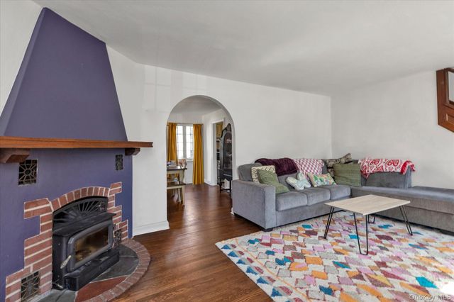 61 Livingston Avenue, Babylon, NY 11702