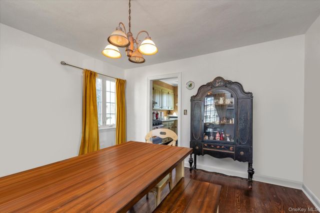 61 Livingston Avenue, Babylon, NY 11702