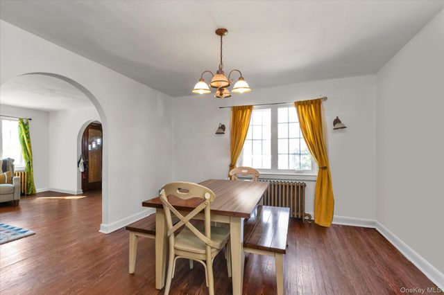 61 Livingston Avenue, Babylon, NY 11702