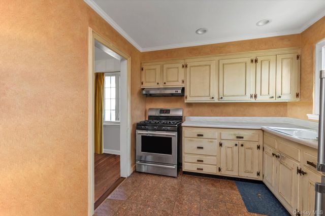 61 Livingston Avenue, Babylon, NY 11702