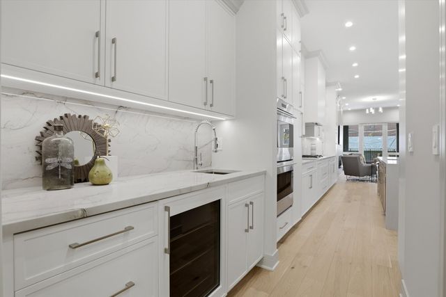 4442 N Greenview Avenue, Chicago, IL 60640