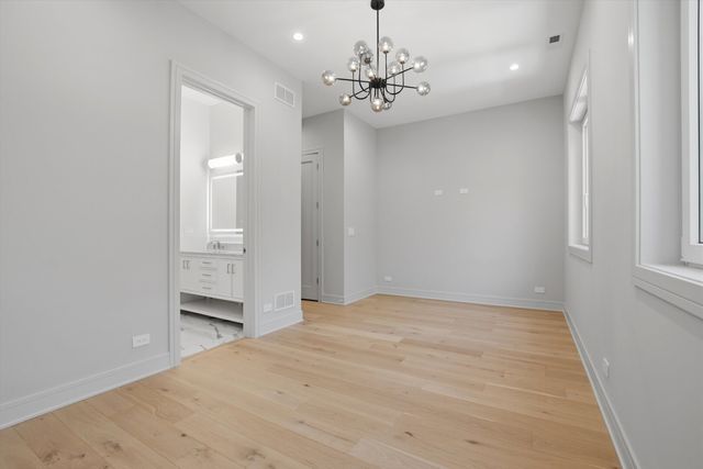 4442 N Greenview Avenue, Chicago, IL 60640