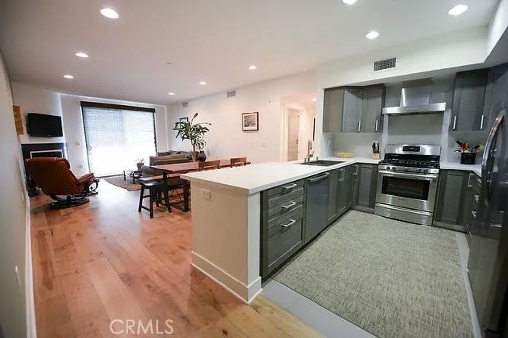 7133 Hawthorn Avenue 202, Hollywood, CA 90046