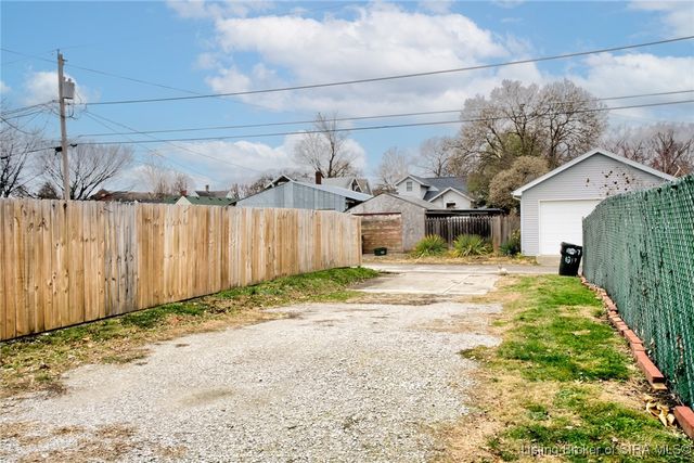 1817 E Oak St, New Albany, IN 47150