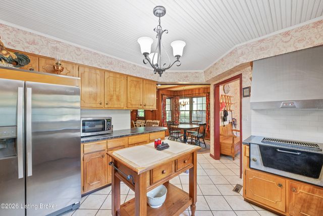 200 W Kenwood Dr, Louisville, KY 40214