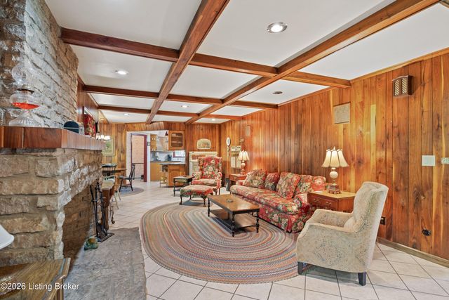 200 W Kenwood Dr, Louisville, KY 40214