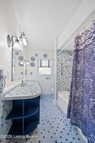 200 W Kenwood Dr, Louisville, KY 40214