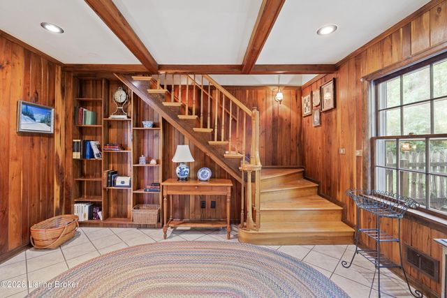 200 W Kenwood Dr, Louisville, KY 40214