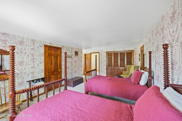 200 W Kenwood Dr, Louisville, KY 40214