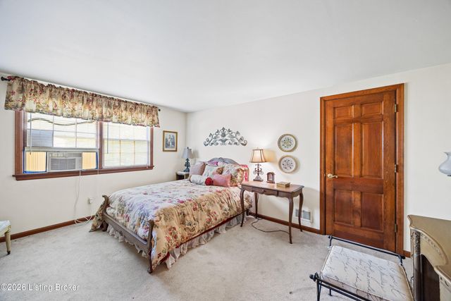 200 W Kenwood Dr, Louisville, KY 40214