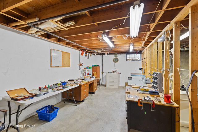 200 W Kenwood Dr, Louisville, KY 40214